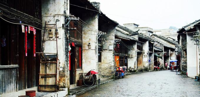 曹雪芹的《红楼梦》这本书，他最终想表达什么样的情节观点？